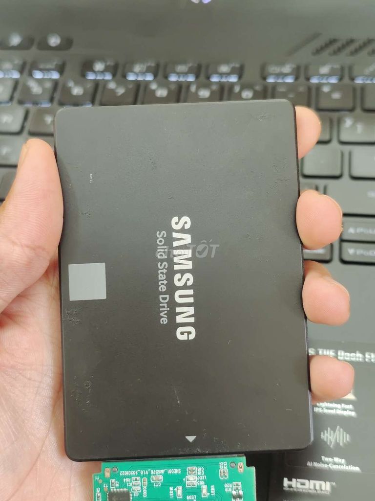 Em cần bán SSD Samsung 860Evo SK 96 - Ram DDR3 8GB