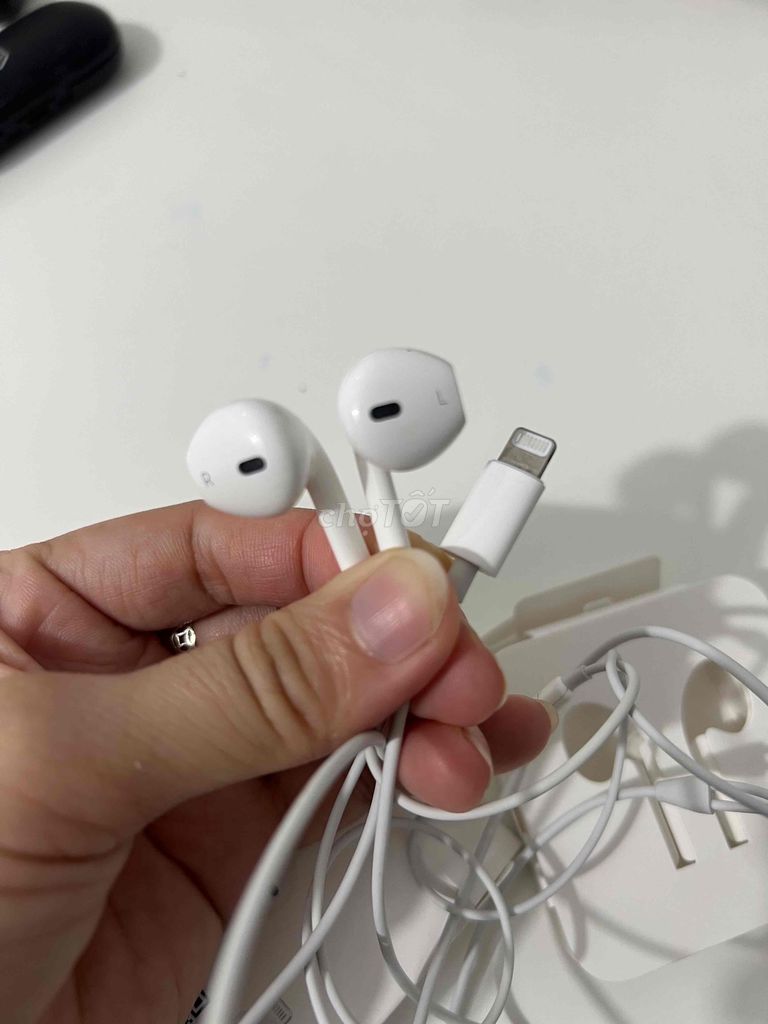 Tai nghe Apple EarPods Lightning Trắng. Mua bán Tivi, Âm thanh tại Huyện Trà Ôn Vĩnh Long được đăng bởi Thúy hình 1