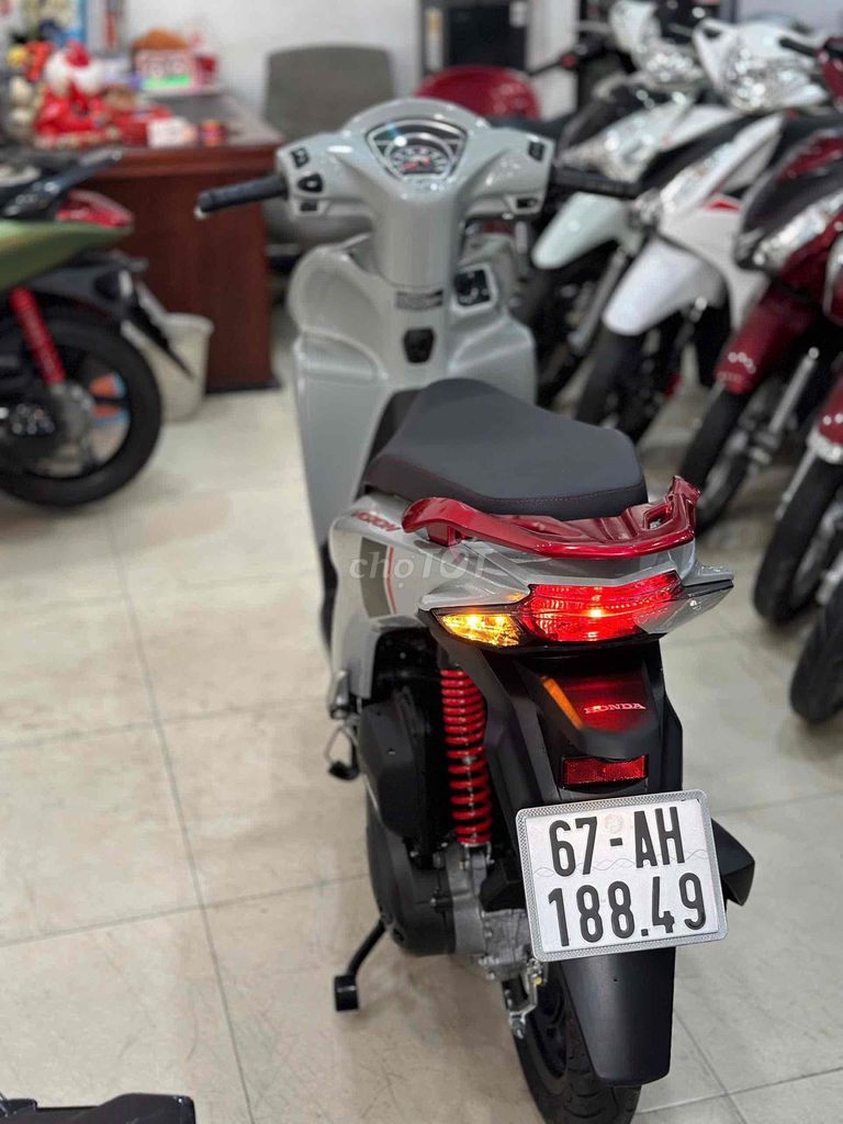 Honda Viosn 2025.odd 100km.BS67.Xe như Head. Mua bán Xe máy tại Quận 6 Tp Hồ Chí Minh được đăng bởi Cửa Hàng Xe Máy Hoà Bùi hình 4