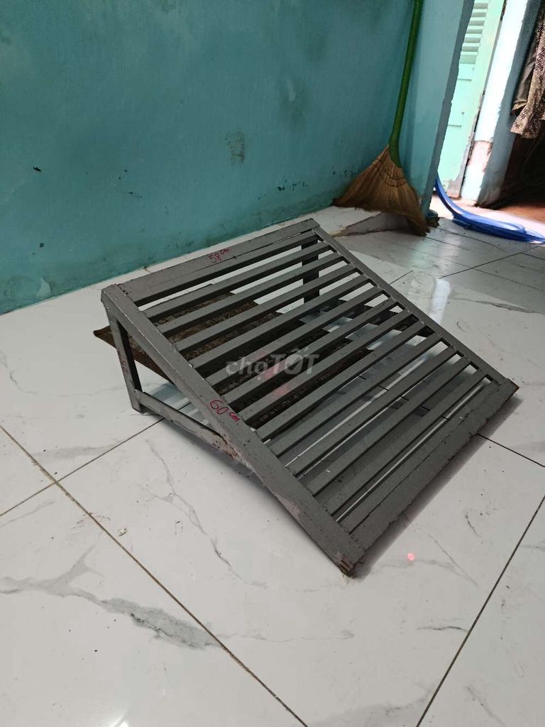 dốc dẫn xe kim loại dài 60, ngang 58, cao 25. Mua bán Phụ kiện, Thức ăn, Dịch vụ tại Quận 4 Tp Hồ Chí Minh được đăng bởi Hoàng Kim hình 1