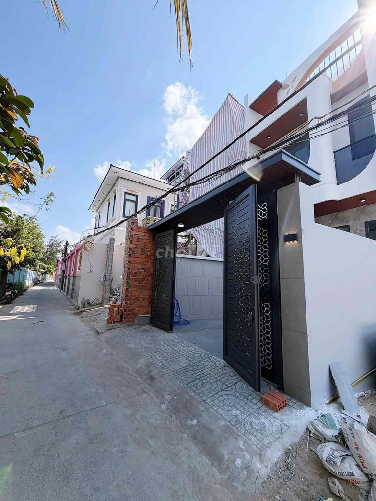 Nhà lầu mới hoàn thiện chỉ 1 tỷ 550 triệu là sở hữu ngay - tặng bộ nội