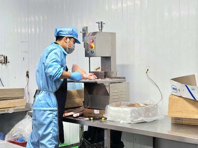 NHÂN VIÊN ĐỨNG MÁY GIA CÔNG THỰC PHẨM