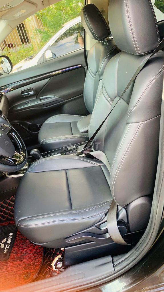 Mitsubishi Outlander 2021 2.0 CVT - 90000 km. Mua bán Ô tô tại Quận Cẩm Lệ Đà Nẵng được đăng bởi Nguyễn Đức Trưởng hình 13