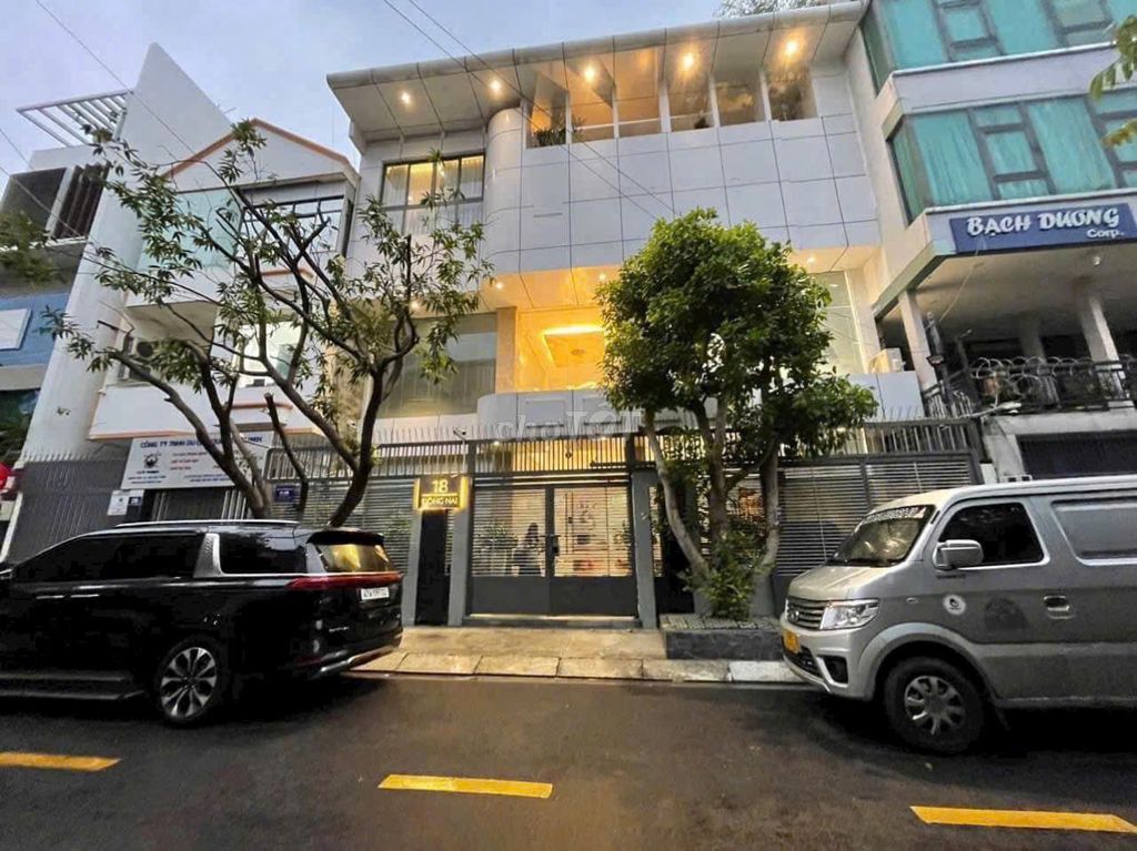 Nhà đường Đặng Dung, Quận 1, diện tích: 10x20m trệt 3 lầu
