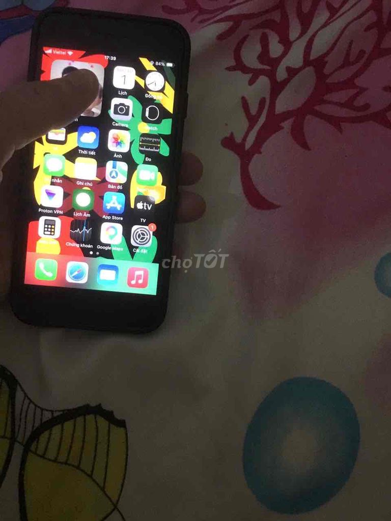 Apple iPhone SE 2020 64 g màu đỏ bản QT. Mua bán Điện thoại tại Quận Hoàn Kiếm Hà Nội được đăng bởi gia huy hình 1