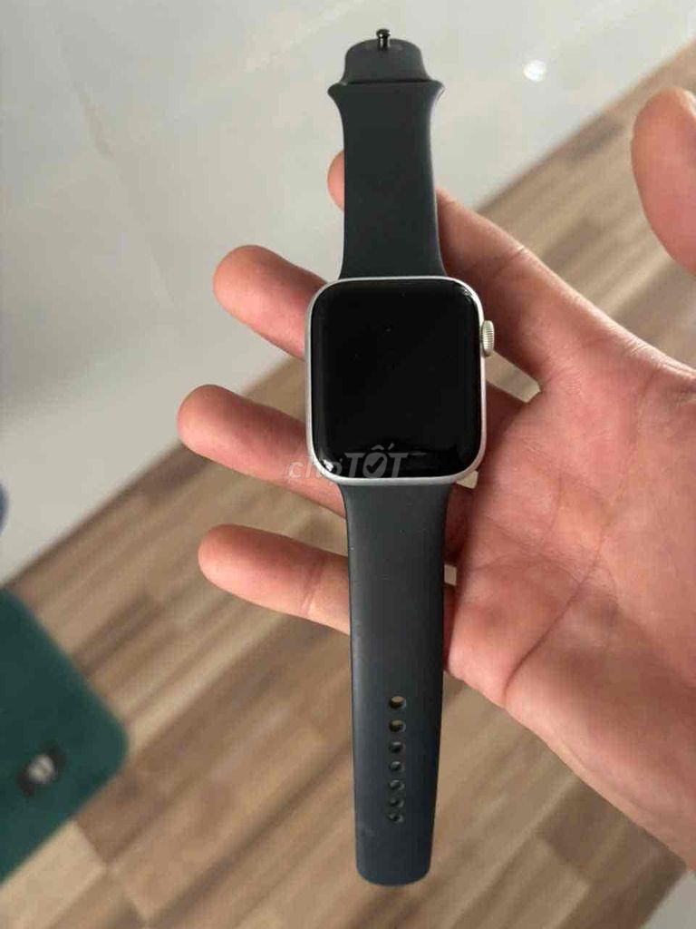 Apple Watch Series 4 44mm Xám. Mua bán Thiết bị đeo thông minh tại Thành phố Dĩ An Bình Dương được đăng bởi Khôi Bùi hình 1