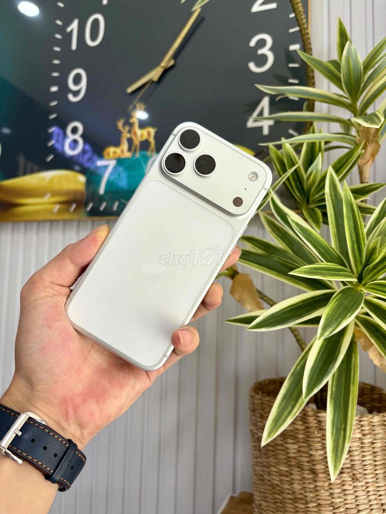 Apple iPhone 17 Pro Max 1TB Trắng P100% Bh 09/2026. Mua bán Điện thoại tại Quận Đống Đa Hà Nội được đăng bởi Quý Hoàng hình 1