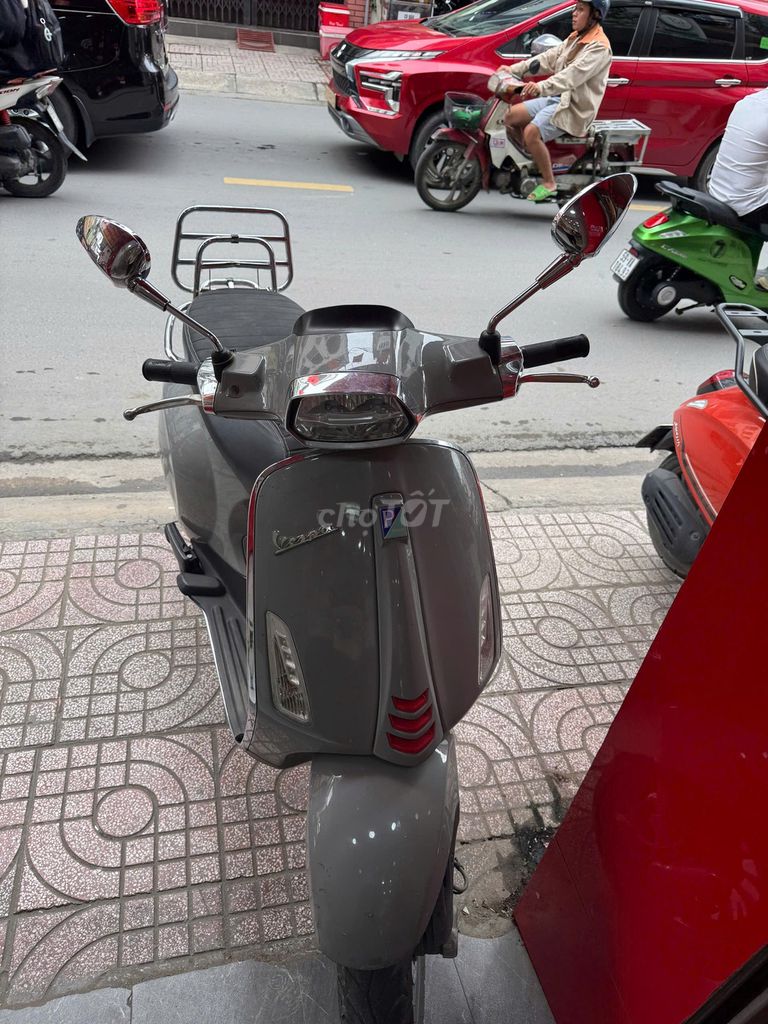 Vespa Sprint 2020 màu xám nữ chạy còn mới. Mua bán Xe máy tại Quận Tân Bình Tp Hồ Chí Minh được đăng bởi Nhat Vy hình 5