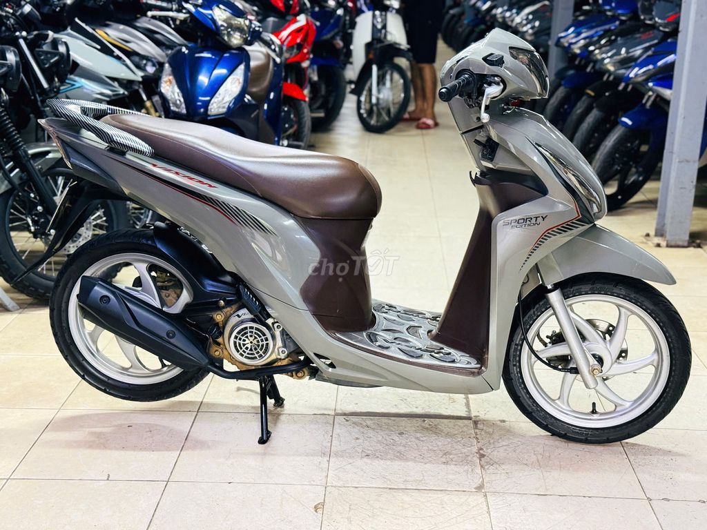 Honda Vision 110 серого цвета оригинал в отличном состоянии
