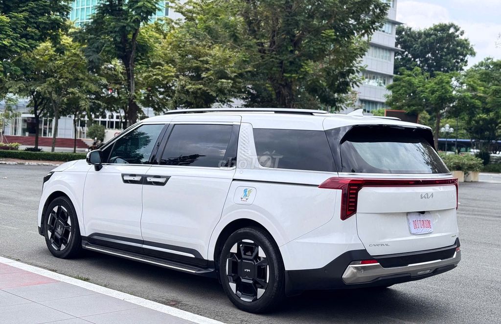 Kia Карнавал Премиум 2024 белый
