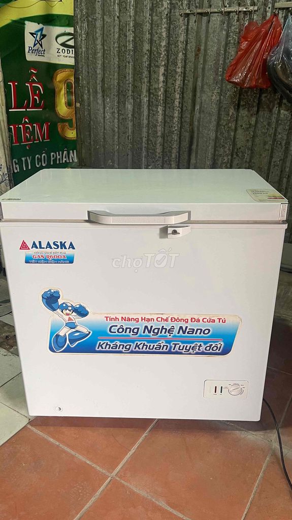 Bán chiếc tủ đông suốt Alaska 300 l mới như hình