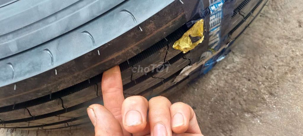 Lốp 825 R. Mua bán Phụ tùng xe tại Thành phố Buôn Ma Thuột Đắk Lắk được đăng bởi TRẦN QUỐC VINH hình 3