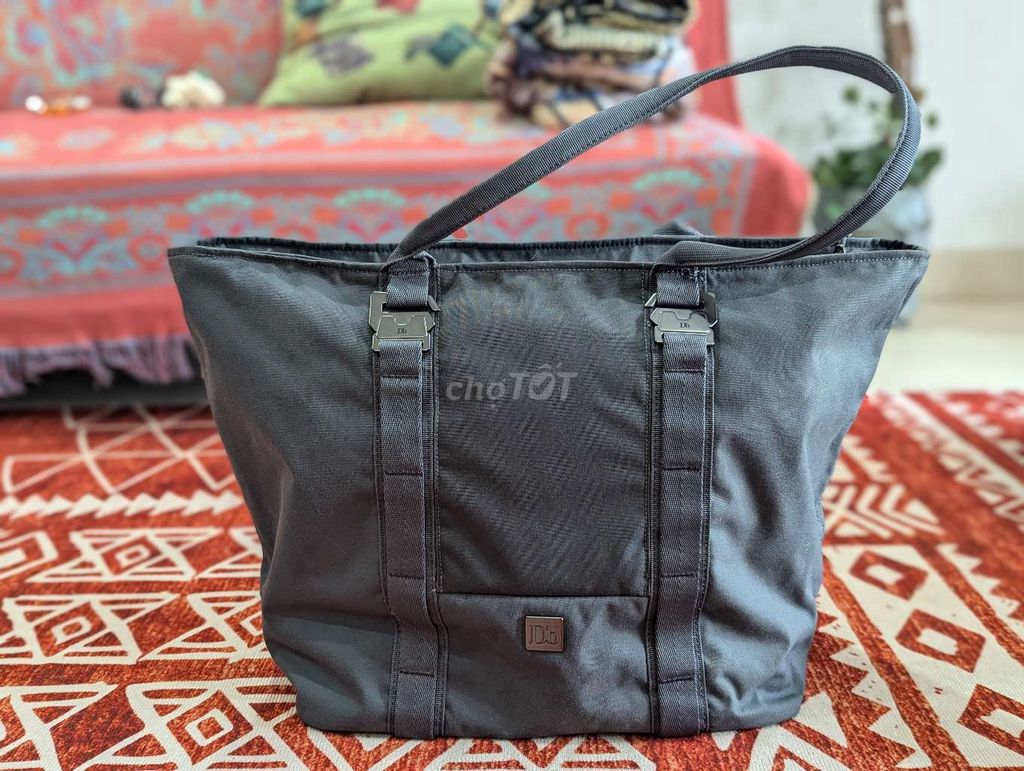 Tote Essential DB chính hãng. Mới