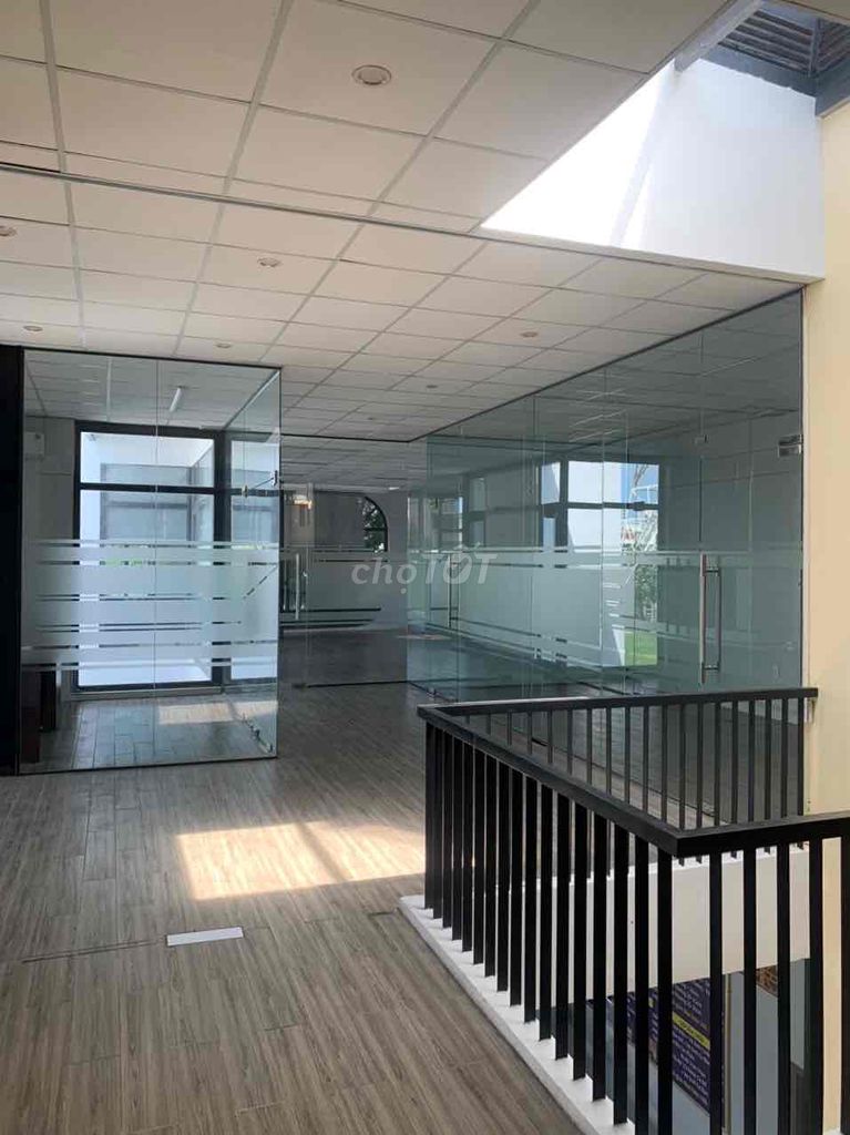 cho thuê văn phòng 100m2 2 mặt tiền 29/3 siêu đẹp có cửa kính