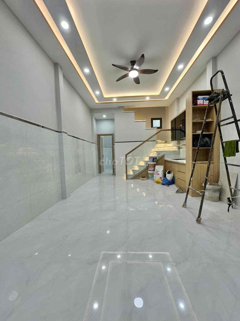 Bán nhà đẹp ở ngay, 2 tầng,3PN 40m2, sát Q10, giá chỉ hơn 4 tỷ.