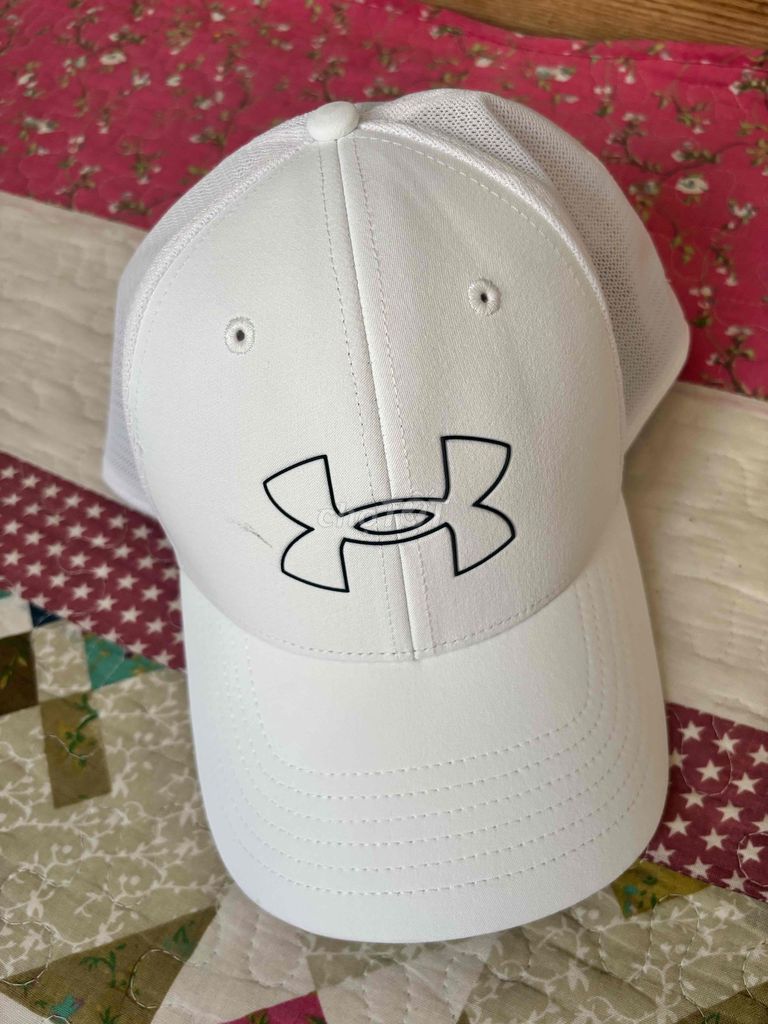 Mũ lưỡi trai Under Armour Trắng Unisex 55-60. Mua bán Phụ kiện thời trang khác tại Quận Ngũ Hành Sơn Đà Nẵng được đăng bởi Rome  hình 1