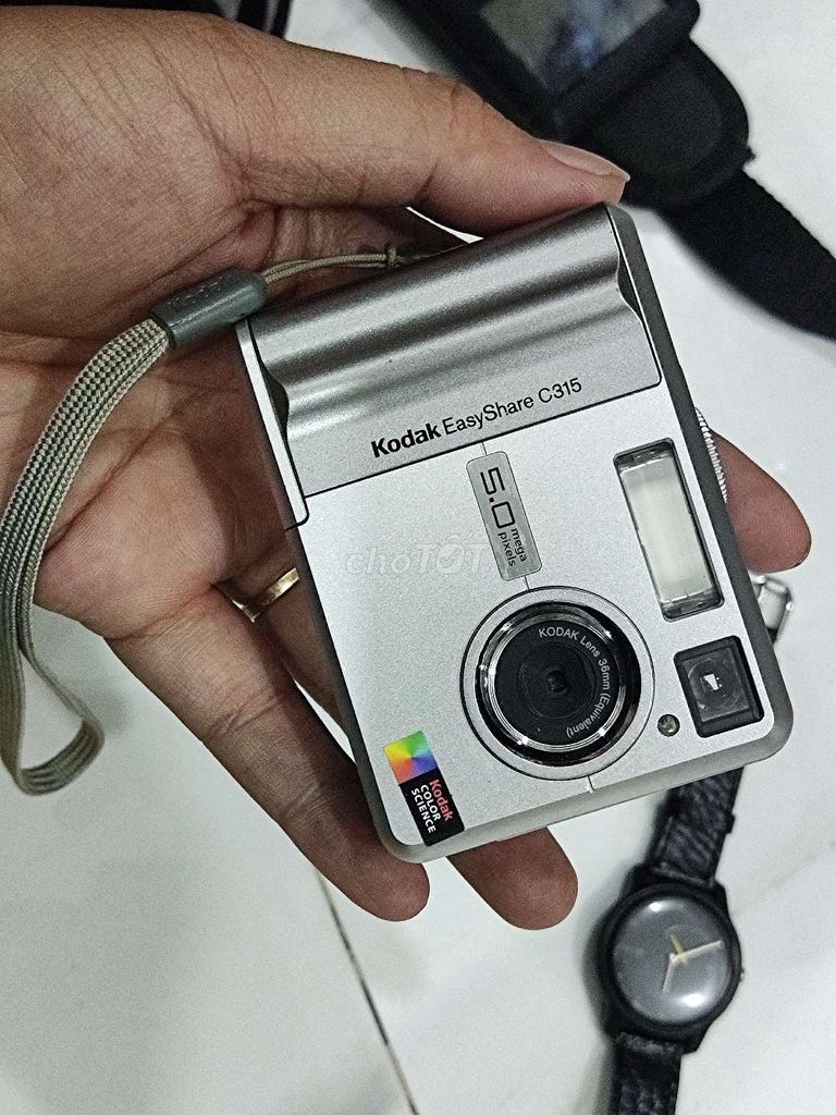 Máy ảnh Kodak C315 còn đẹp lắm ạ.