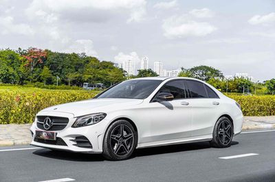 Mercedes Benz C Class 2019 C 300 AMG - 35000 mls. Mua bán Ô tô tại Quận 7 Tp Hồ Chí Minh được đăng bởi Dương Phương hình 1