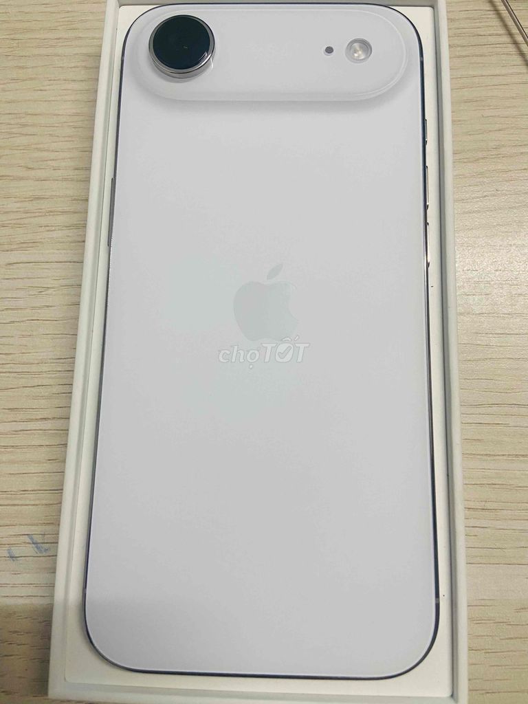 iPhone Air 256GB Trắng VN/A còn BH Cellphones 11th. Mua bán Điện thoại tại Quận 7 Tp Hồ Chí Minh được đăng bởi Nguyễn Đức Hoa hình 1