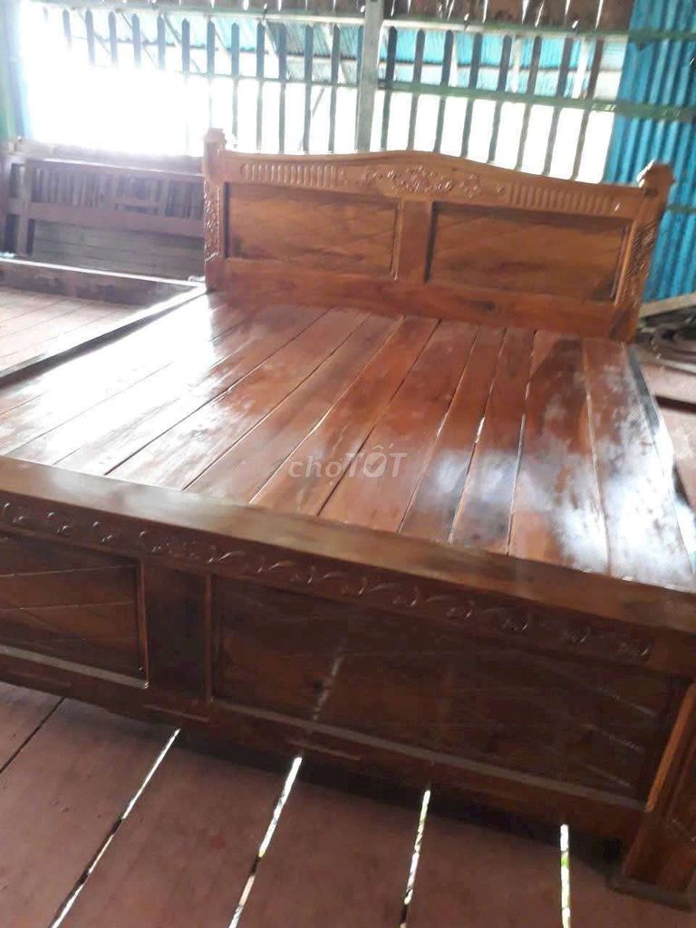 Giường ngủ gỗ nâu đơn giản. Mua bán Giường, chăn ga gối nệm tại Huyện Chợ Mới An Giang được đăng bởi Nguyễn Ái Vi hình 1