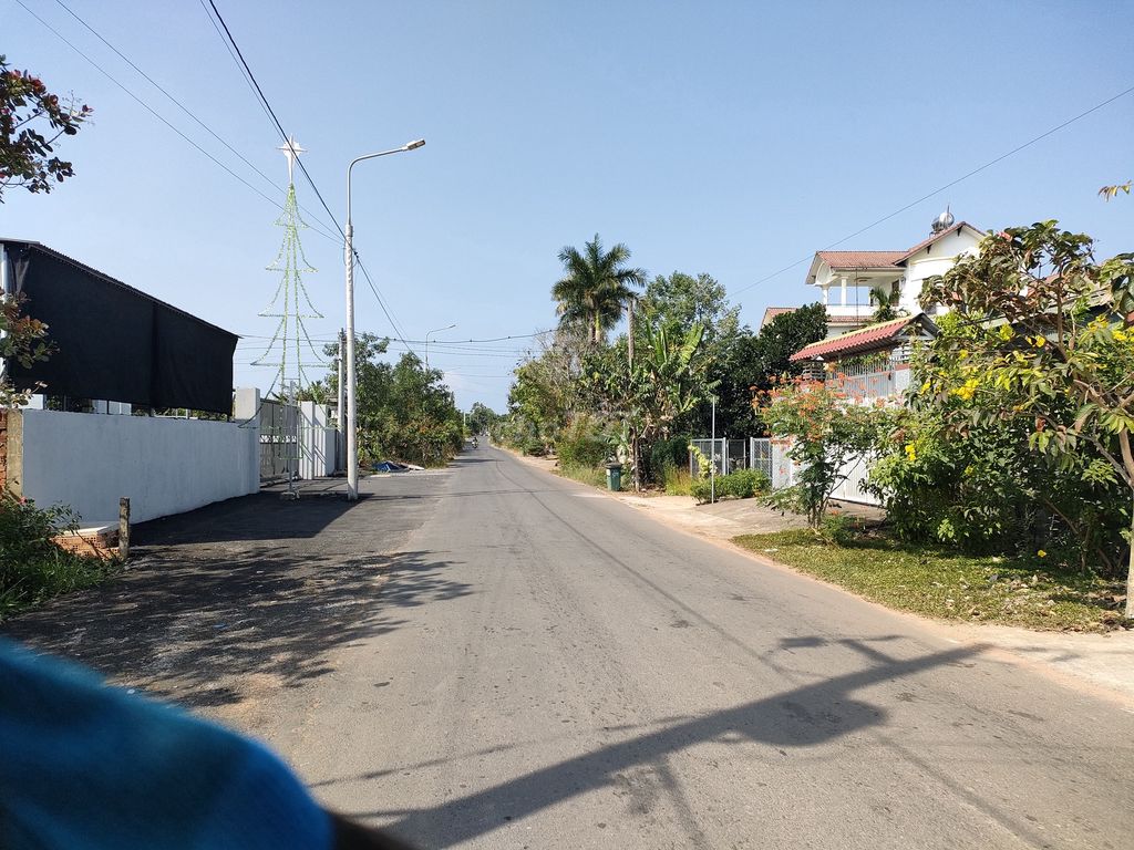 Bán đất thổ cư ngay trung tâm xã, đường ô tô, sổ hồng riêng, gần chợ