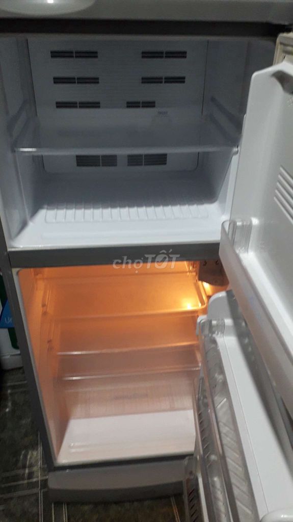 0962889528 - Bán chiếc tủ lạnh Sanyo hàng đời mới 170 lít quạt