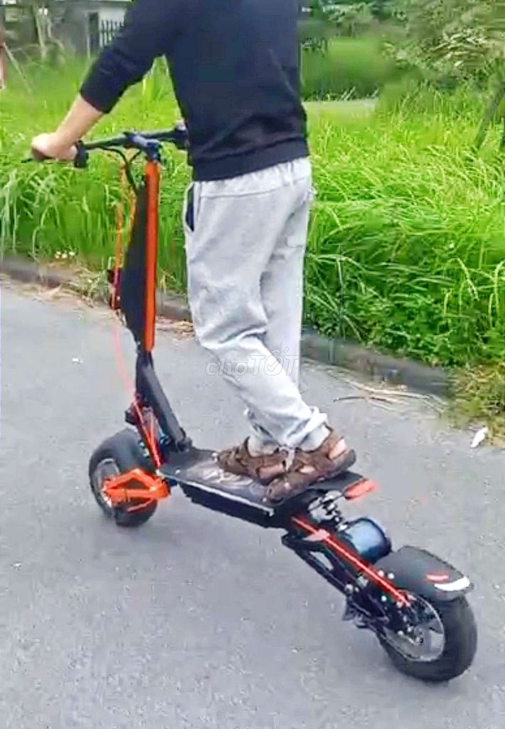 Scooter đứng hầm hố. Mua bán Xe điện tại Quận Long Biên Hà Nội được đăng bởi AtD hình 2