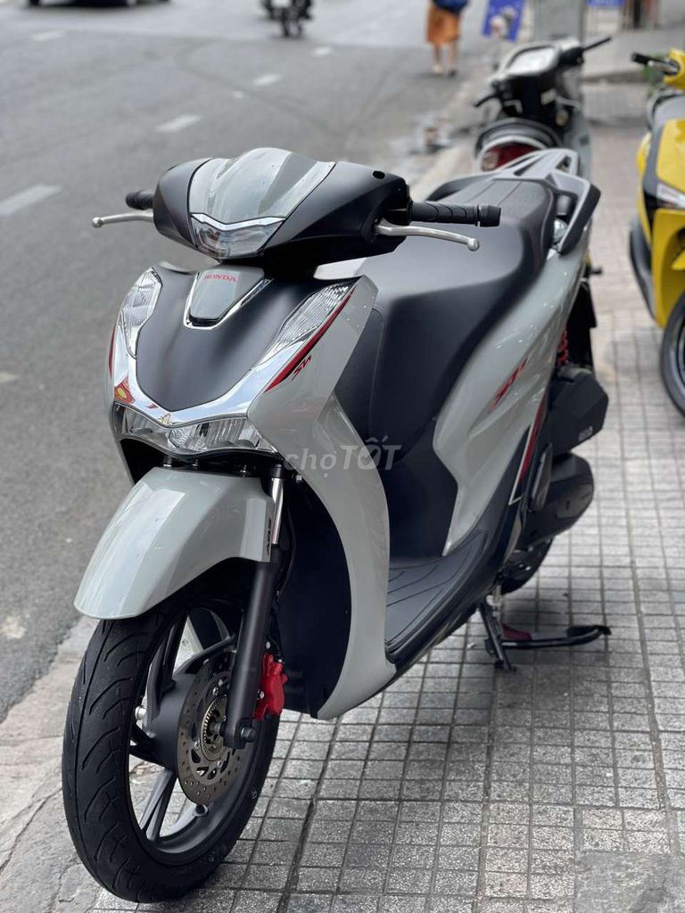 Bán xe sh 2025 125i abs xám. Mua bán Xe máy tại Quận Hai Bà Trưng Hà Nội được đăng bởi Nguyễn Thanh Sơn hình 1