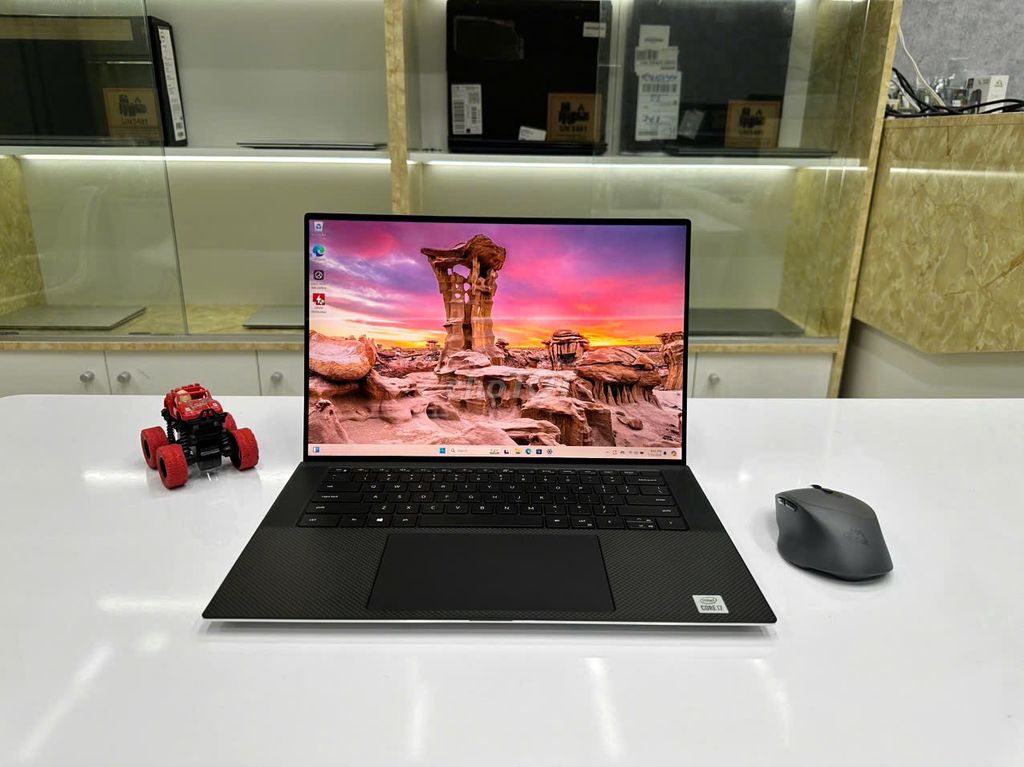 Dell XPS 9500 Core I7. Ram 16G. Ssd 512G Like New