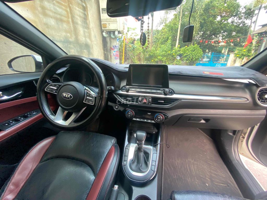 Kia Cerato 2019 2.0 AT Premium - 100000 km