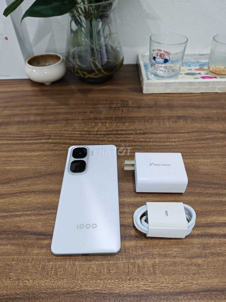 Vivo IQOO Neo 10 Pro 5G 12/256 sạc 80w có ship COD. Mua bán Điện thoại tại Quận Hoàng Mai Hà Nội được đăng bởi Trần Ngọc Hiếu hình 1