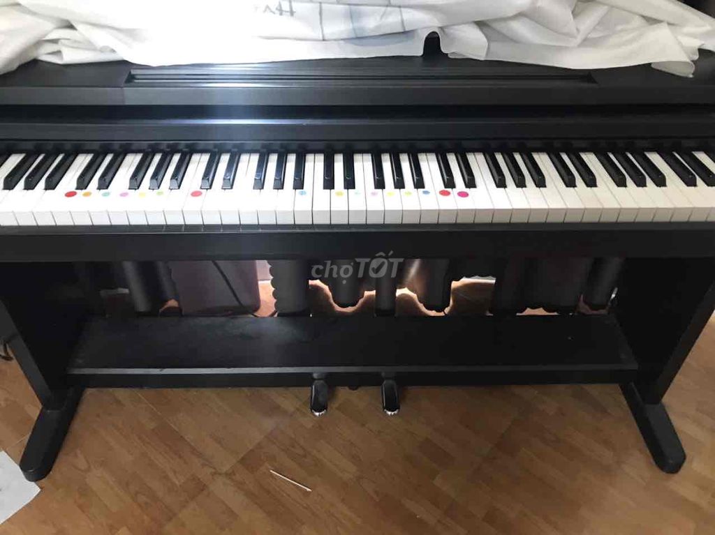 Bán đàn piano Yamaha CLP-550