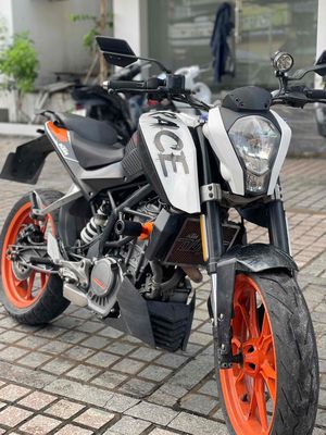 Motor KTM Duke 200 2014 trả trc 17tr nhận xe. Mua bán Xe máy tại Quận 7 Tp Hồ Chí Minh được đăng bởi Dương Đạt