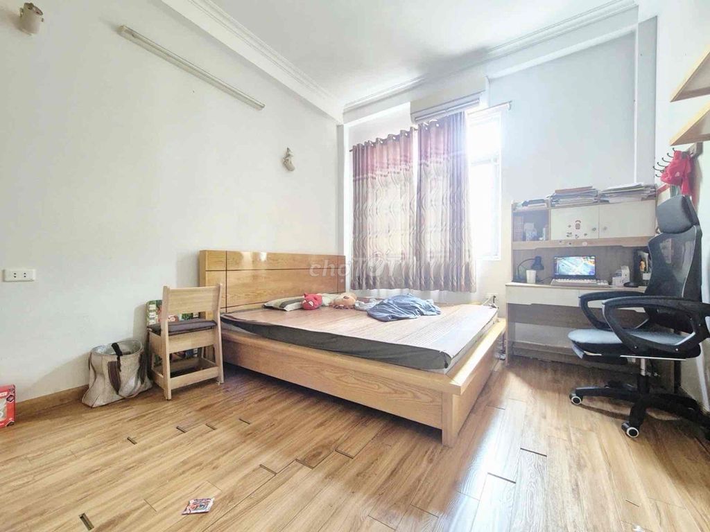 Срочно продаю дом напротив Aeon Long Biên, 4 этажа, 45 м², собственной постройки