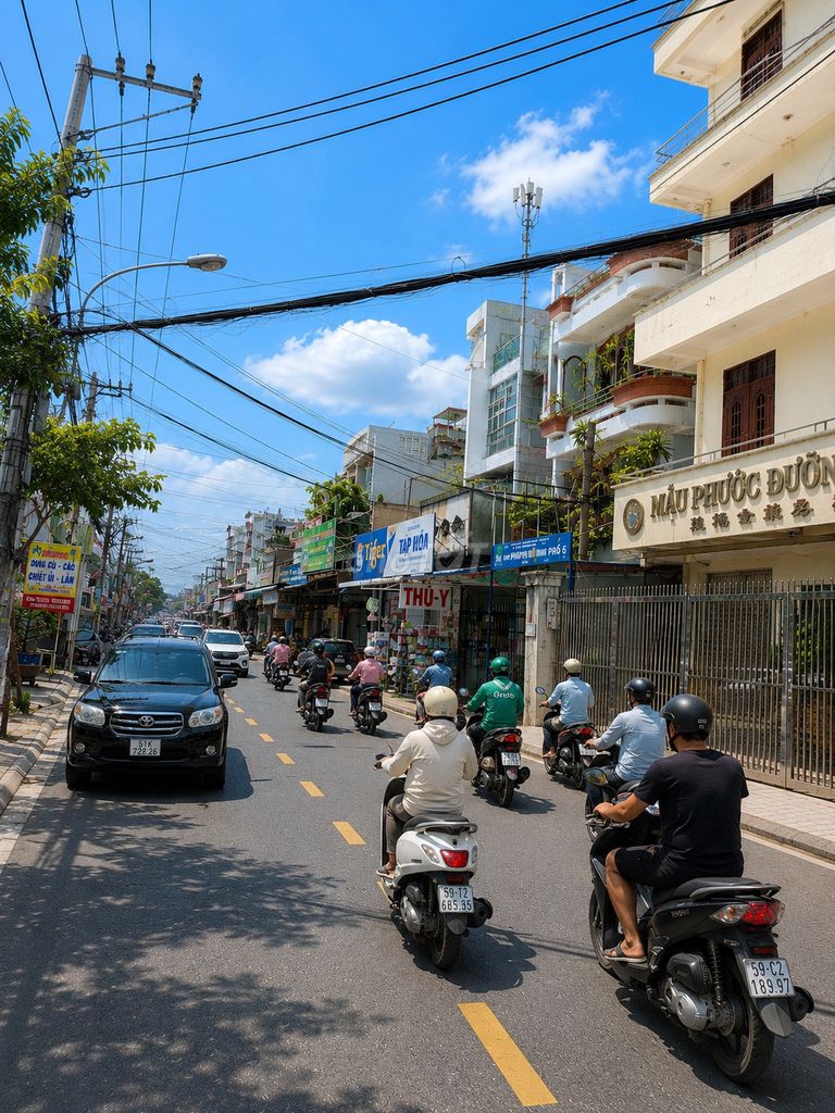 Nhà mặt tiền chợ Bình Long 7,2 x 19m, khu kinh doanh sầm uất.