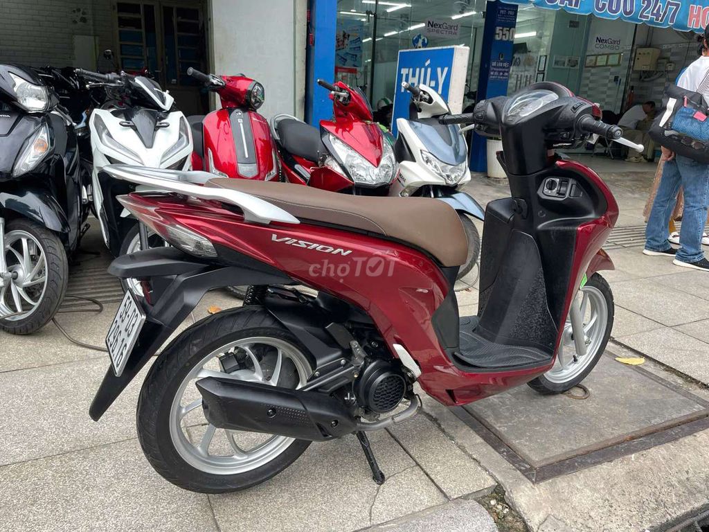 Honda Vision 2023 красная бу