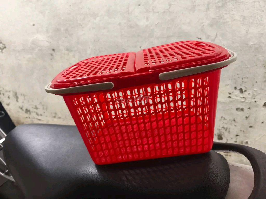 Giỏ nhựa vận chuyển thú cưng Đỏ. Mua bán Phụ kiện, Thức ăn, Dịch vụ tại Quận Tây Hồ Hà Nội được đăng bởi hương hình 1