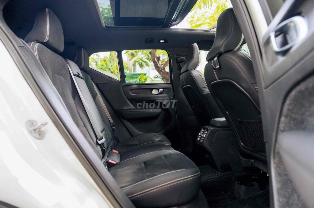 Volvo_XC40_B5_RDesign Model 2024 Bank 90%. Mua bán Ô tô tại Quận 7 Tp Hồ Chí Minh được đăng bởi PHÁT ĐẠT LUXURY CAR hình 9