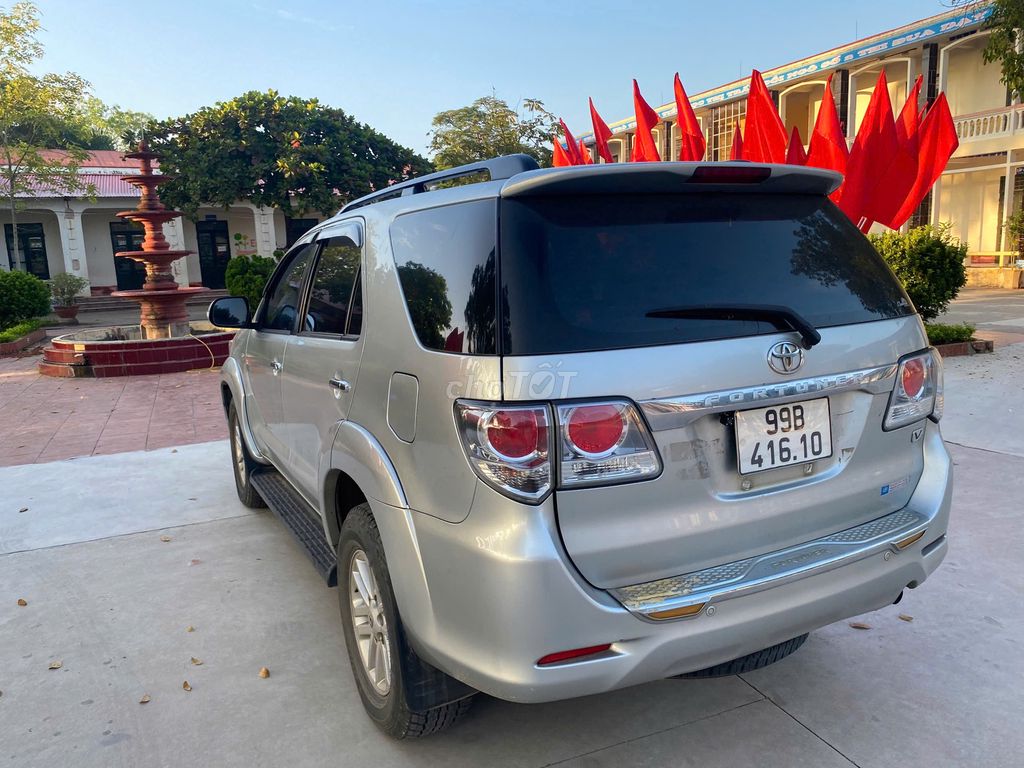 Toyota Fortuner 2013 Số sàn Bạc 7 chỗ