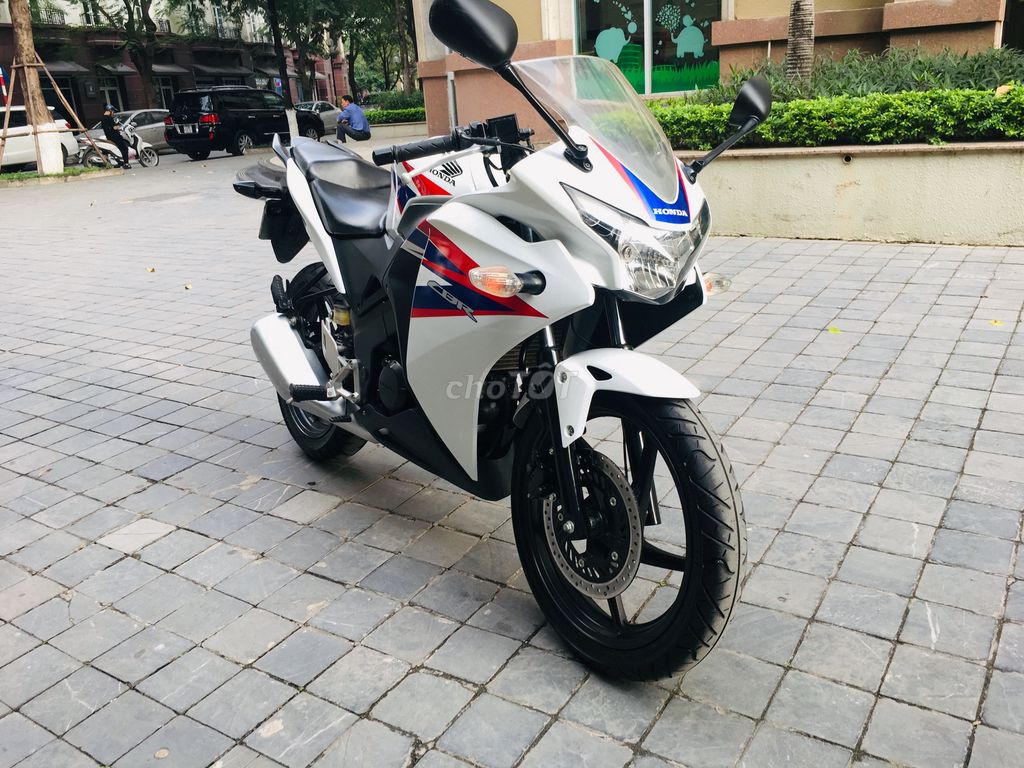 HONDA CBR 150 ĐỎ TRẮNG ĐI ÍT GIỮ GÌN CÒN ZIN ĐÉT. Mua bán Xe máy tại Quận Nam Từ Liêm Hà Nội được đăng bởi A.SỰ hình 2
