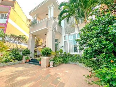 Cho thuê biệt thự sân vườn 3PN full nội thất sân đậu oto. Cho thuê nhà ở tại Thành phố Vũng Tàu Bà Rịa - Vũng Tàu được đăng bởi Như Quỳnh