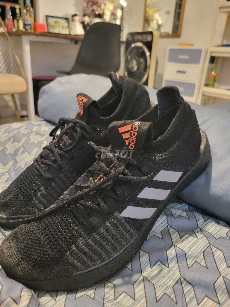 Giày chạy bộ adidas size 42