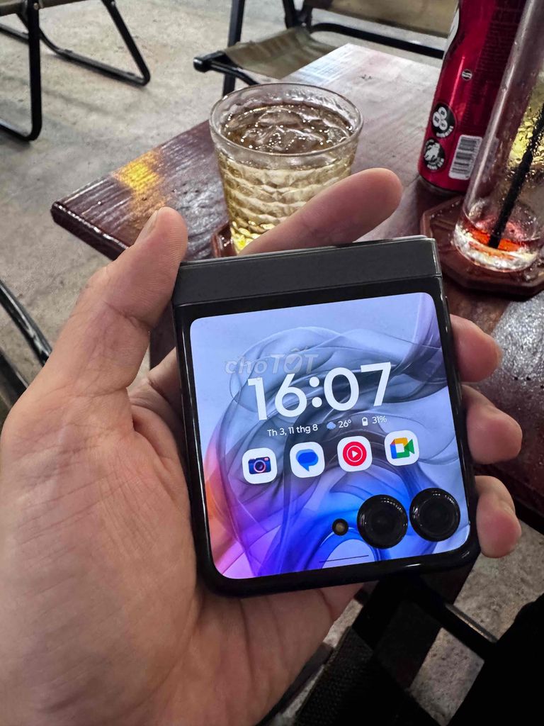 Motorola Razr 2024 (Razr 50) 256GB Đen 98%. Mua bán Điện thoại tại Quận Bình Thạnh Tp Hồ Chí Minh được đăng bởi Thiên Kỵ hình 1