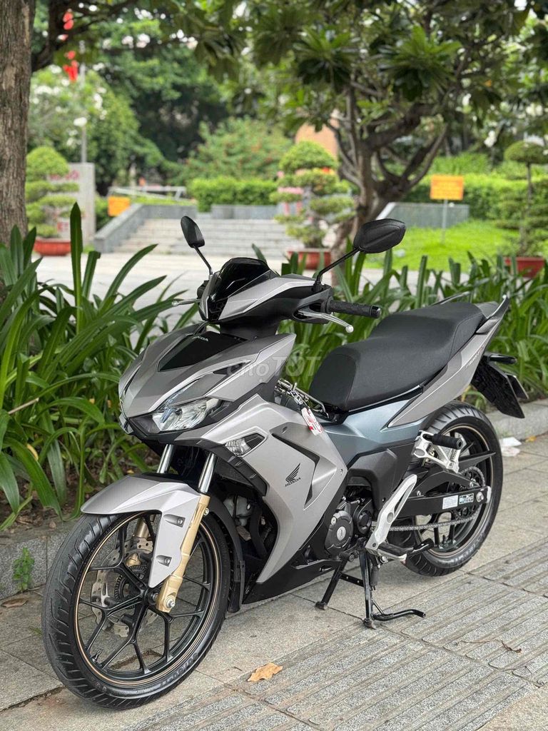 Honda Winner X V3 ABS 150 2023 матовый серебристый 7000 км с гос. номером Хошимина
