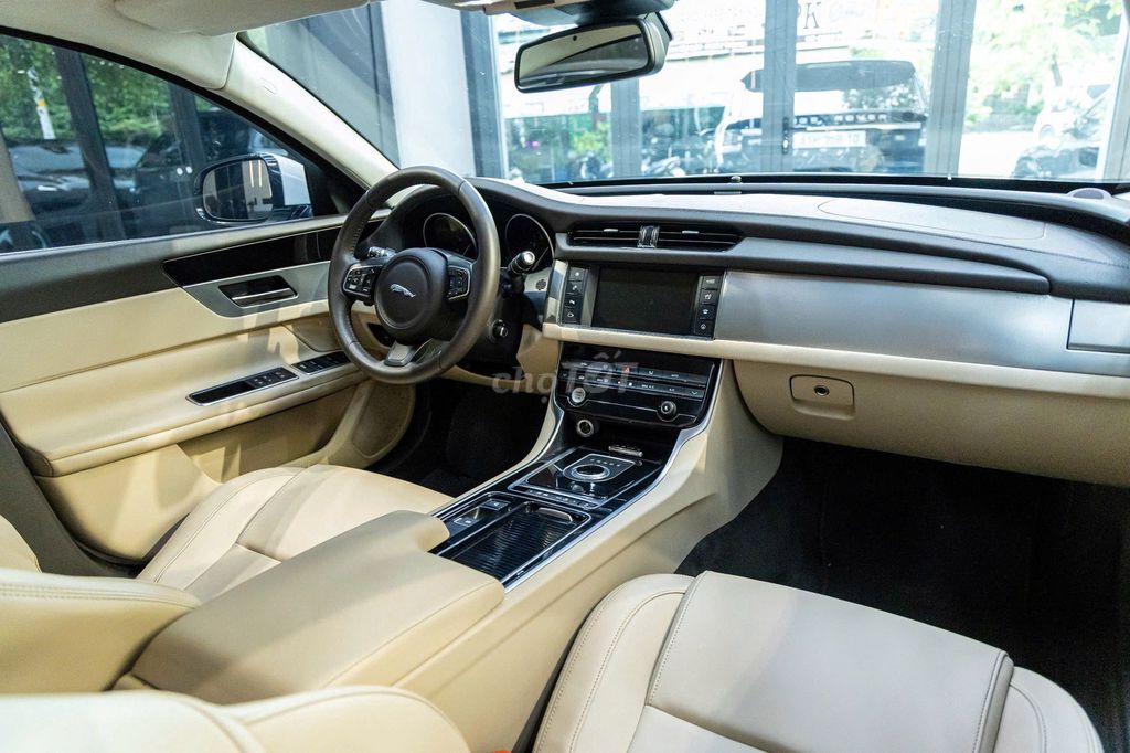 Jaguar XF Pure 2.0 AT 2017 - 1 Chủ Từ Đầu. Mua bán Ô tô tại Quận Tân Bình Tp Hồ Chí Minh được đăng bởi FatCar Auto hình 13