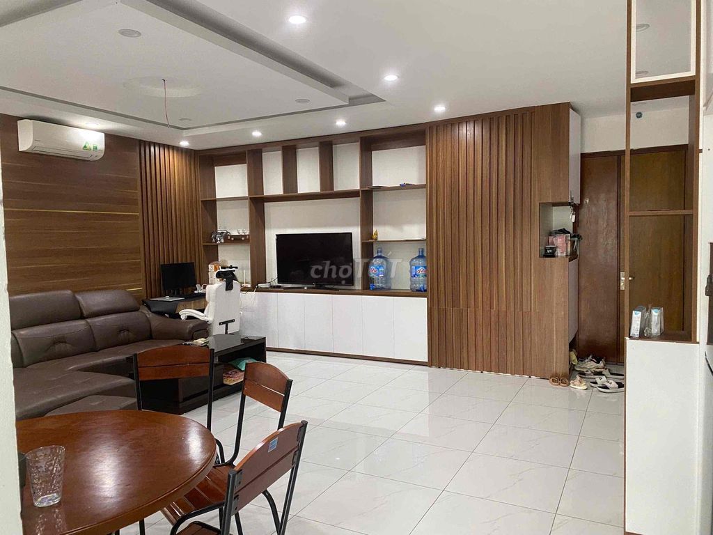 Cho thuê căn hộ CT36 ngõ 28 Xuân La 110m2 3PN full