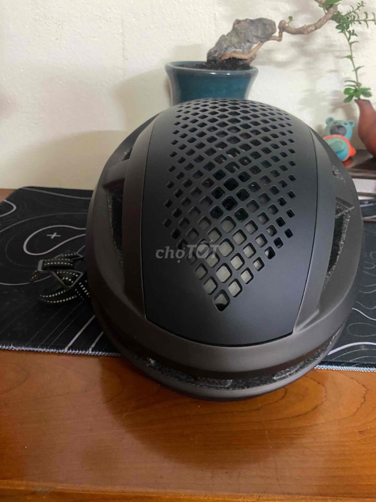 Mũ bảo hiểm thời trang Đen cả nam và nữ. Mua bán Phụ kiện thời trang khác tại Quận Hai Bà Trưng Hà Nội được đăng bởi Bi hình 1