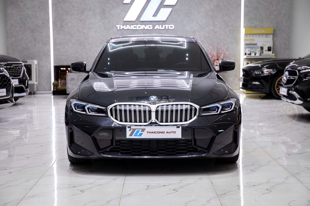 Серфер для серфинга BMW 330i M-Sport 2023, черный
