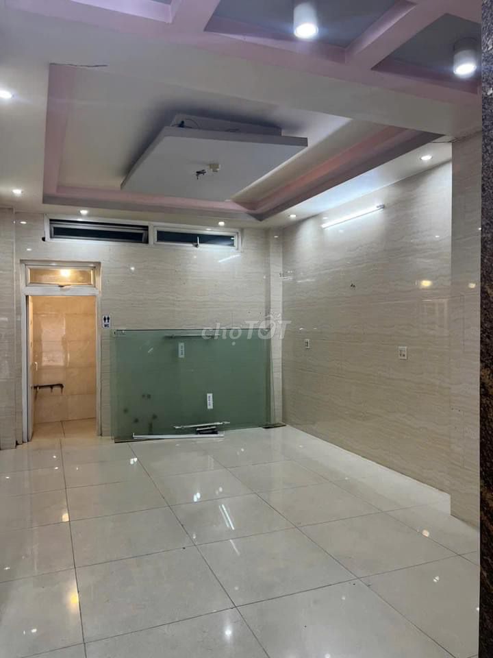 Cho thuê  hẻm 12 m DT : 5X20 - 4 Tấm, 6 PHÒNG NGỦ, 6 TOLET.