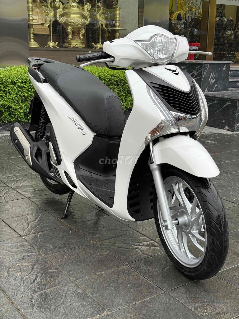 Sh  2016 khóa khiển Máy bao zin chất Sơn nhựa đẹp. Mua bán Xe máy tại Thành phố Nam Định Nam Định được đăng bởi Bảo Nhi Trần hình 2